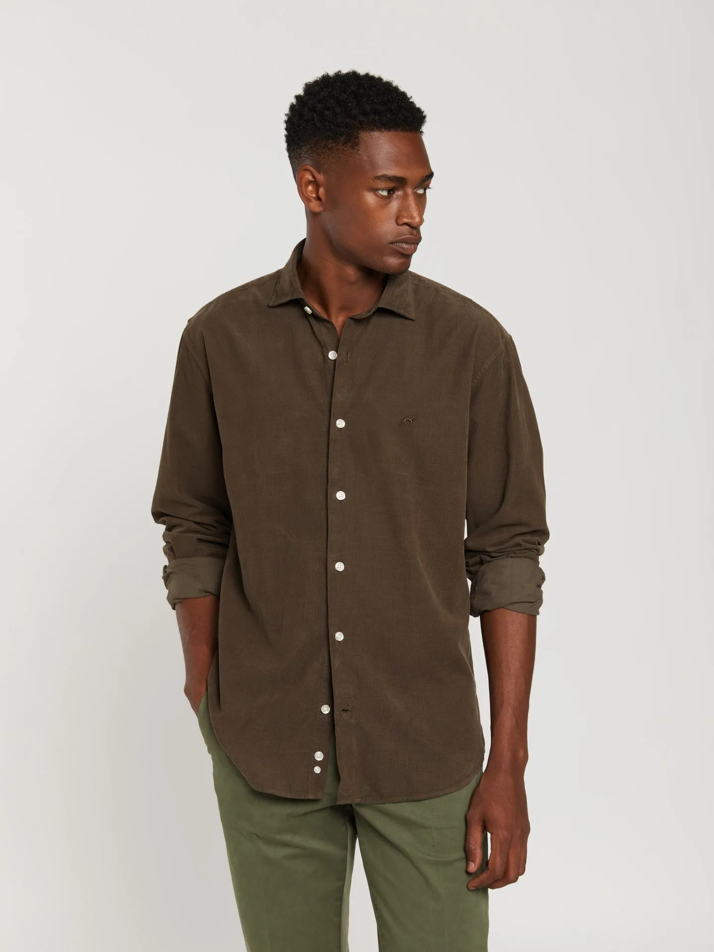 Slim fit baby-corduroy garment dye shirt