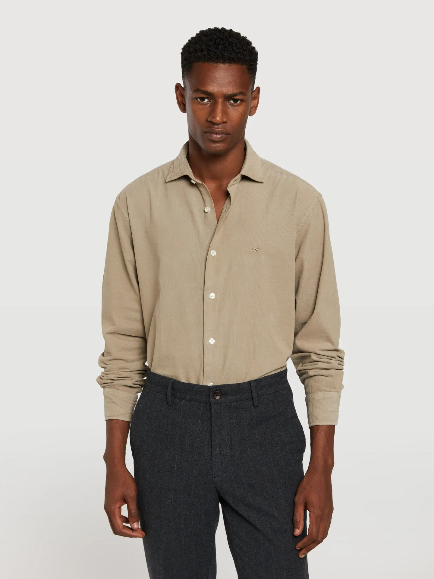 Slim fit baby-corduroy garment dye shirt