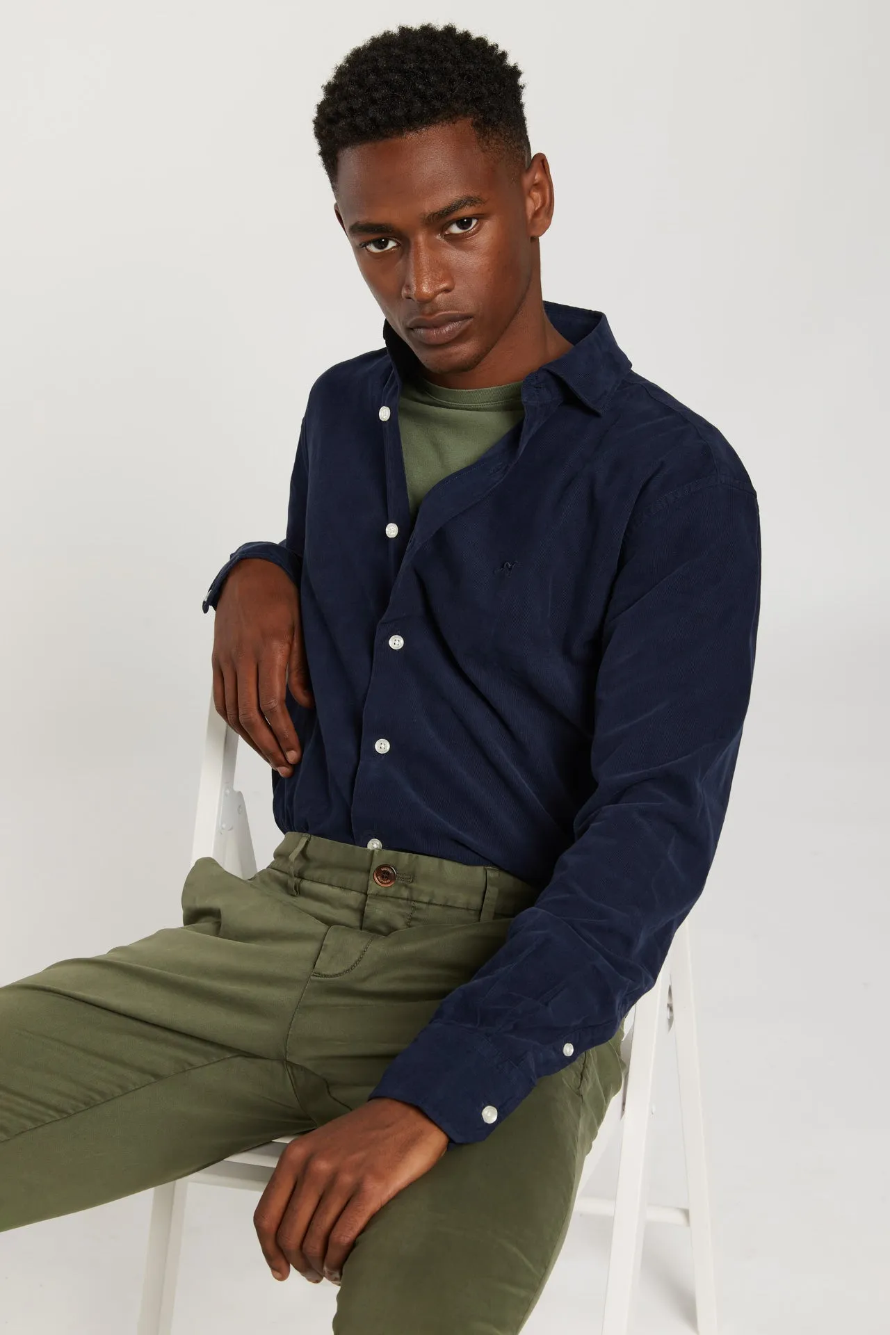Slim fit baby-corduroy garment dye shirt