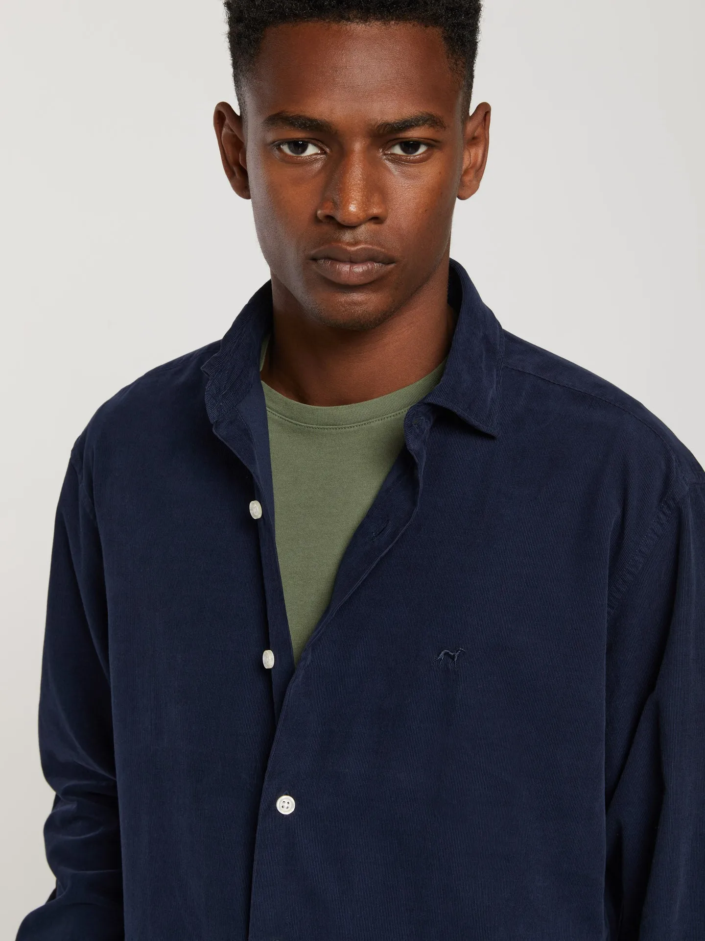 Slim fit baby-corduroy garment dye shirt