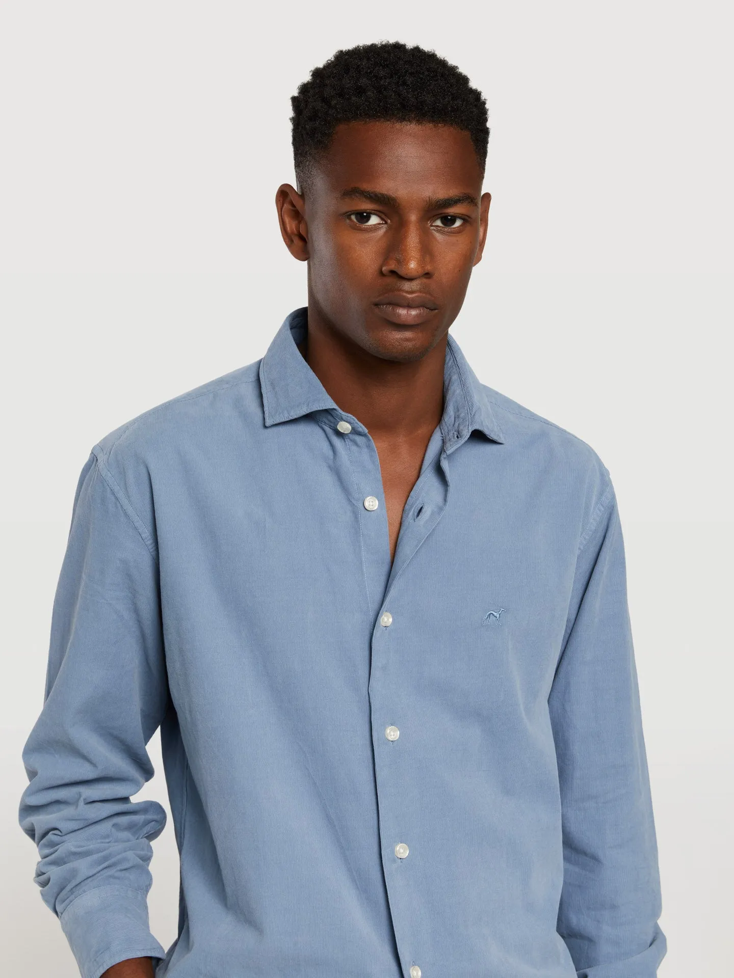 Slim fit baby-corduroy garment dye shirt