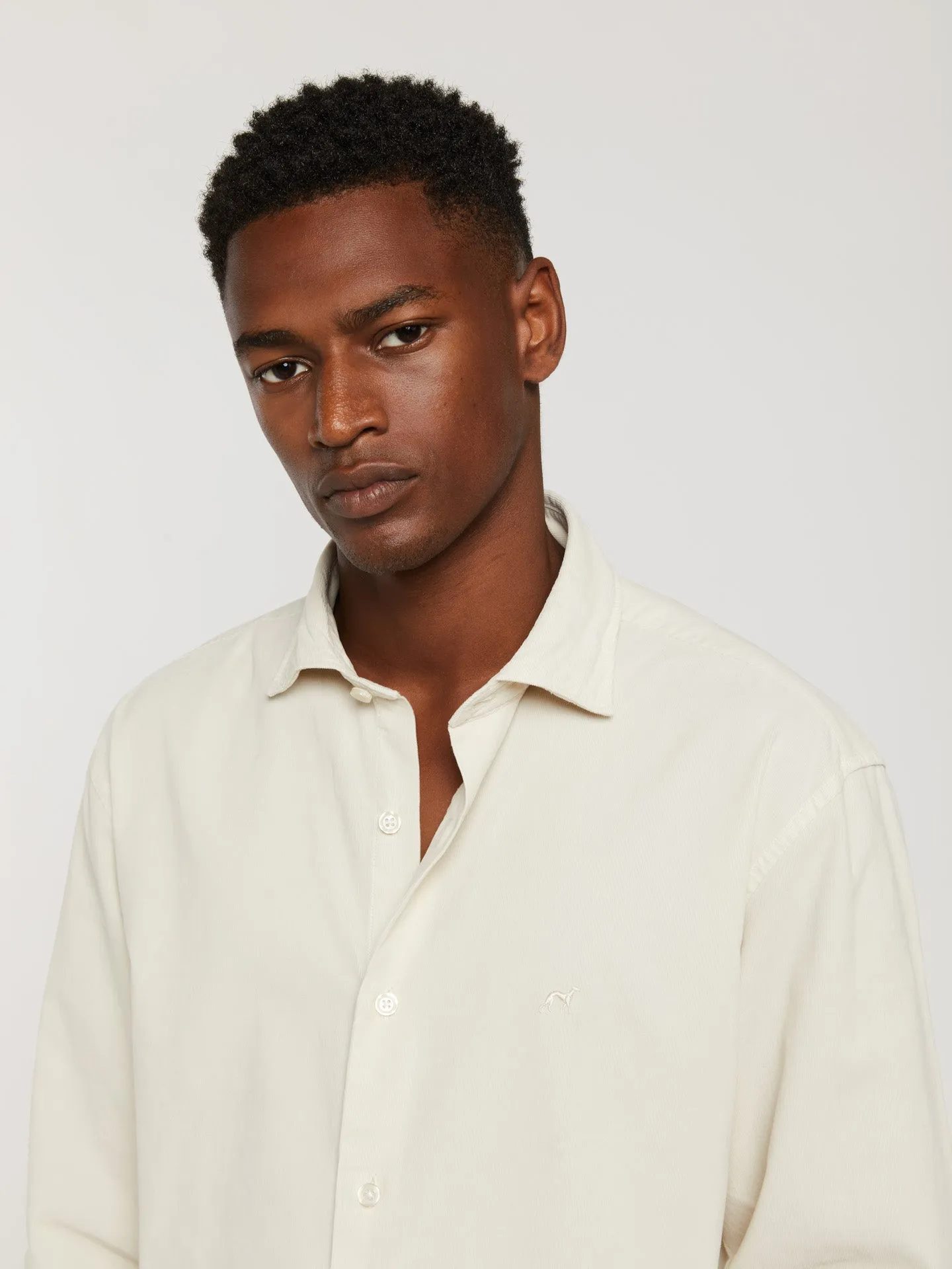 Slim fit baby-corduroy garment dye shirt